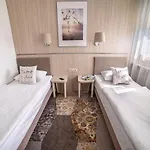 Victoria Hotel 3*